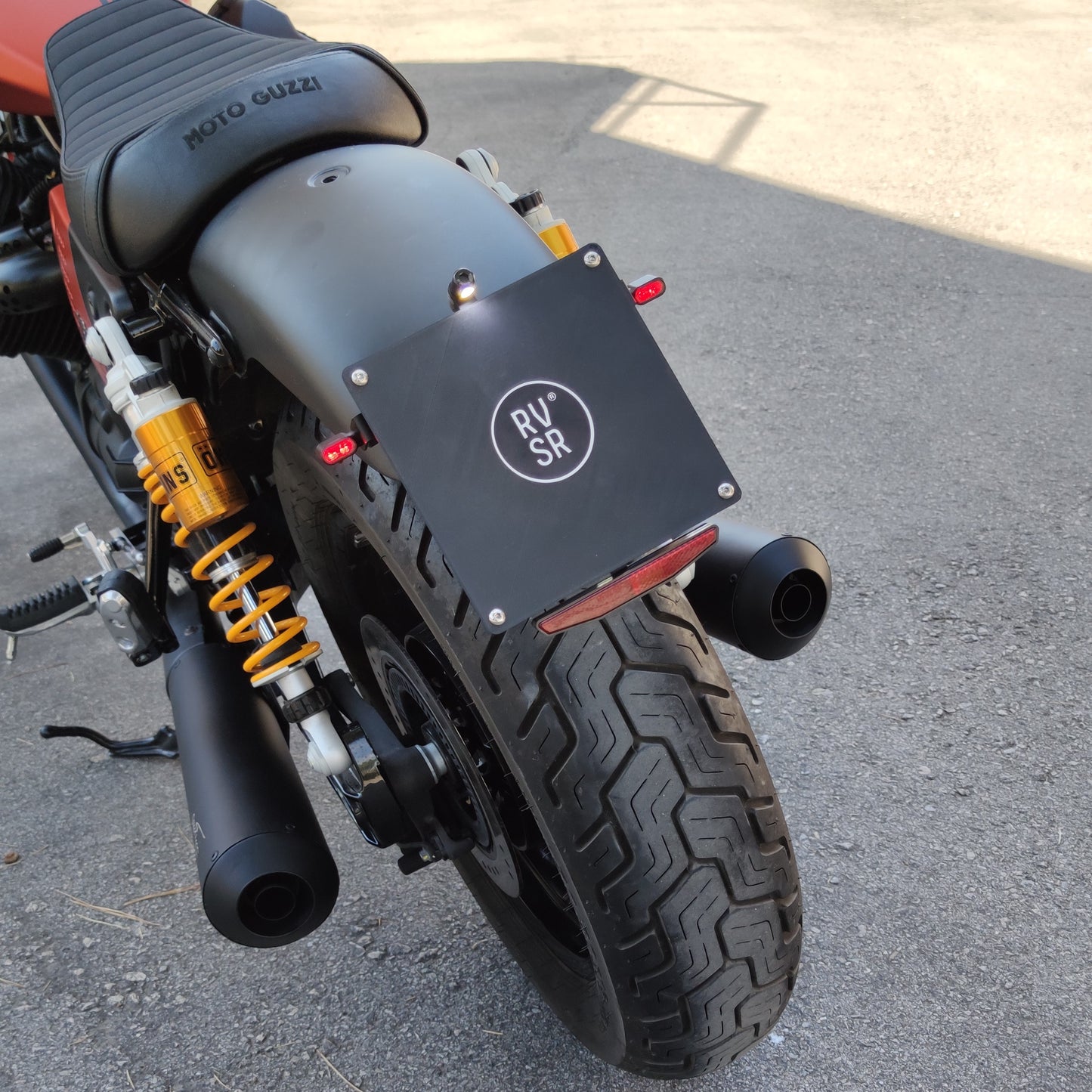 License plate holder with 3-1 multifunctional indicators - Moto Guzzi V9