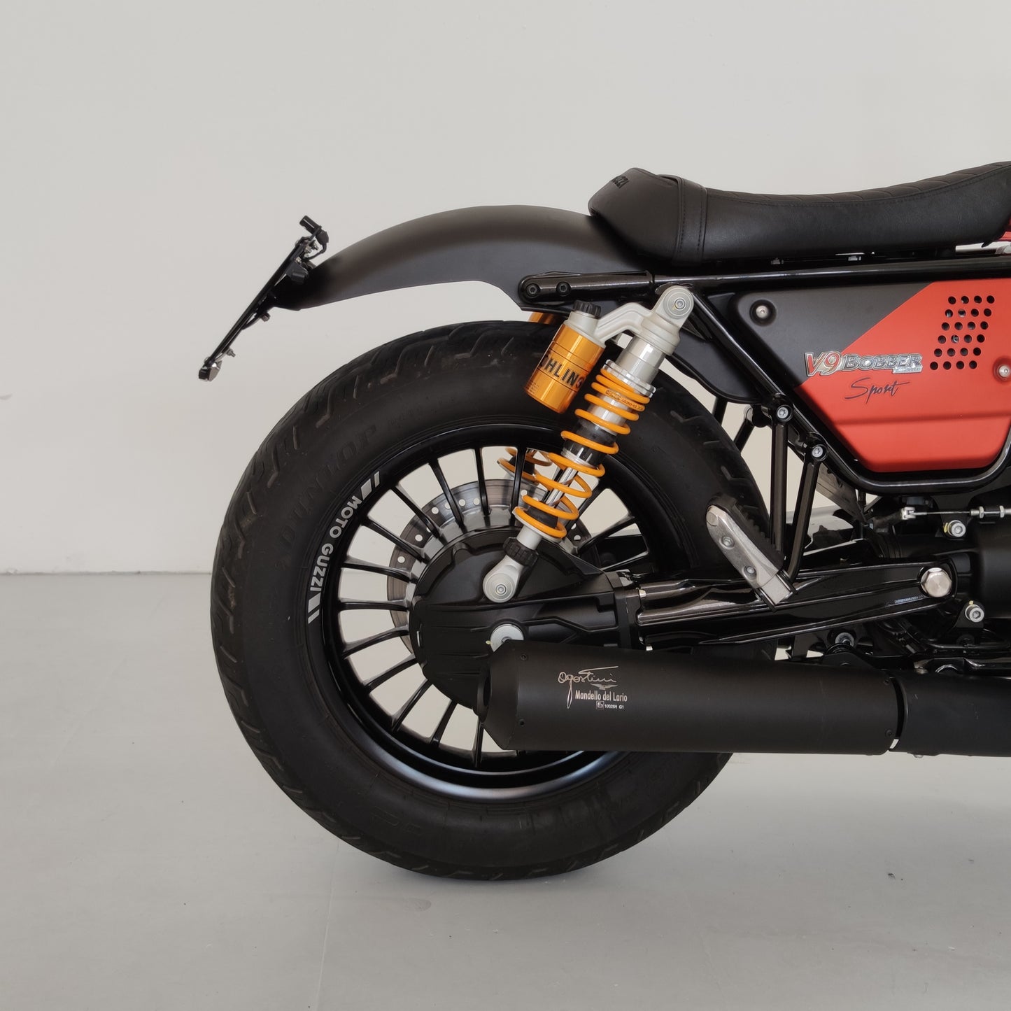 License plate holder with 3-1 multifunctional indicators - Moto Guzzi V9