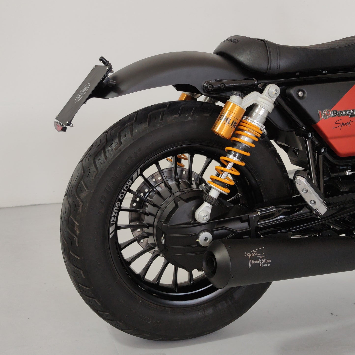 License plate holder with 3-1 multifunctional indicators - Moto Guzzi V9