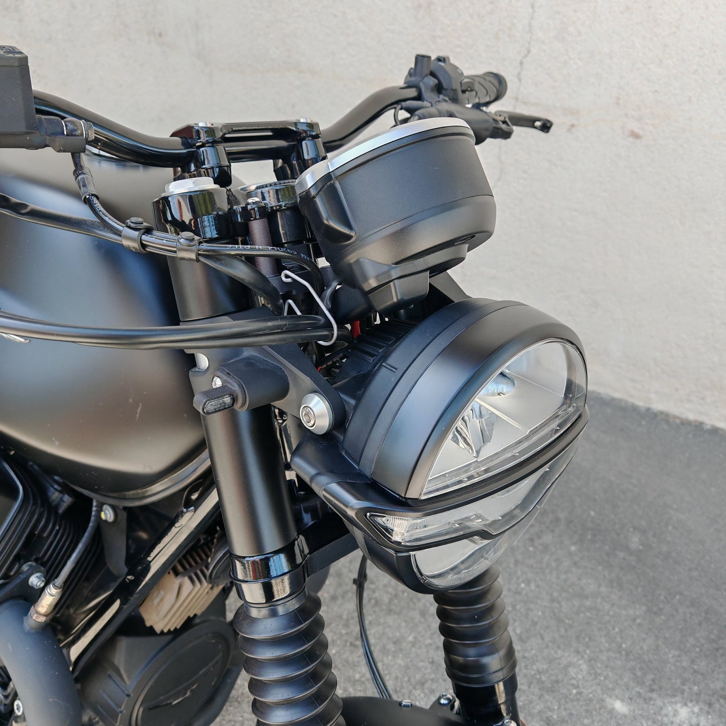 Fork covers for original headlight holder V7 850