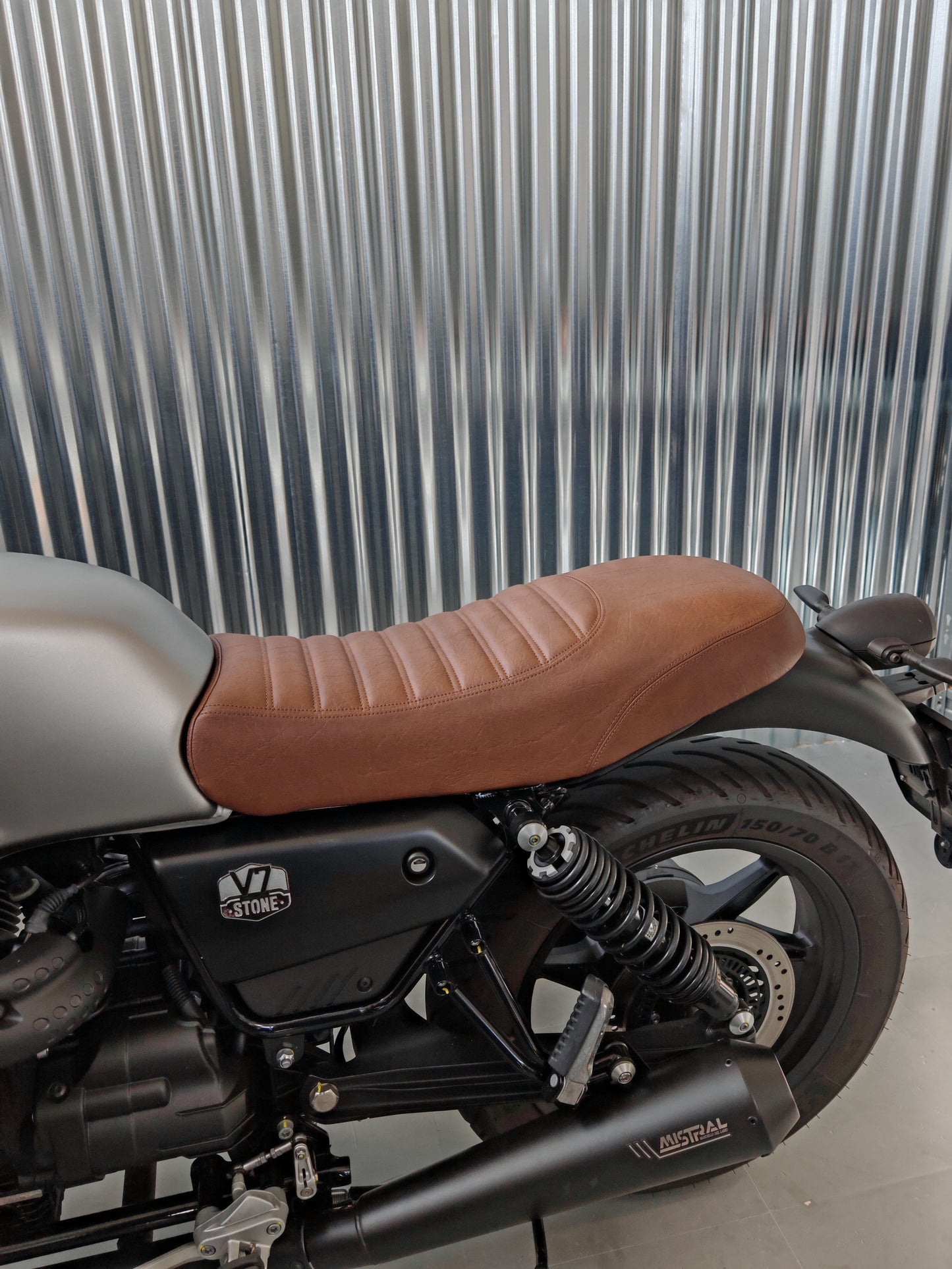 Slim Saddle V7 850