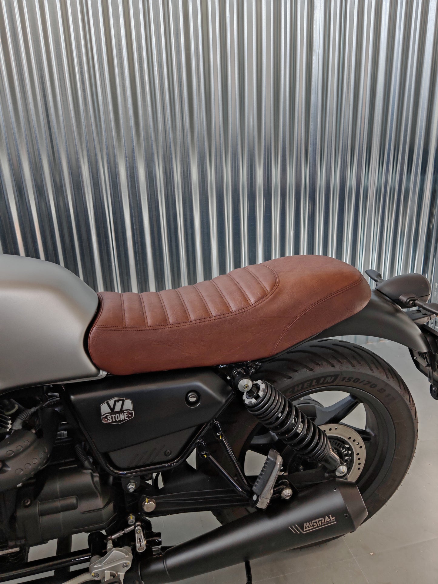 Slim Saddle V7 850