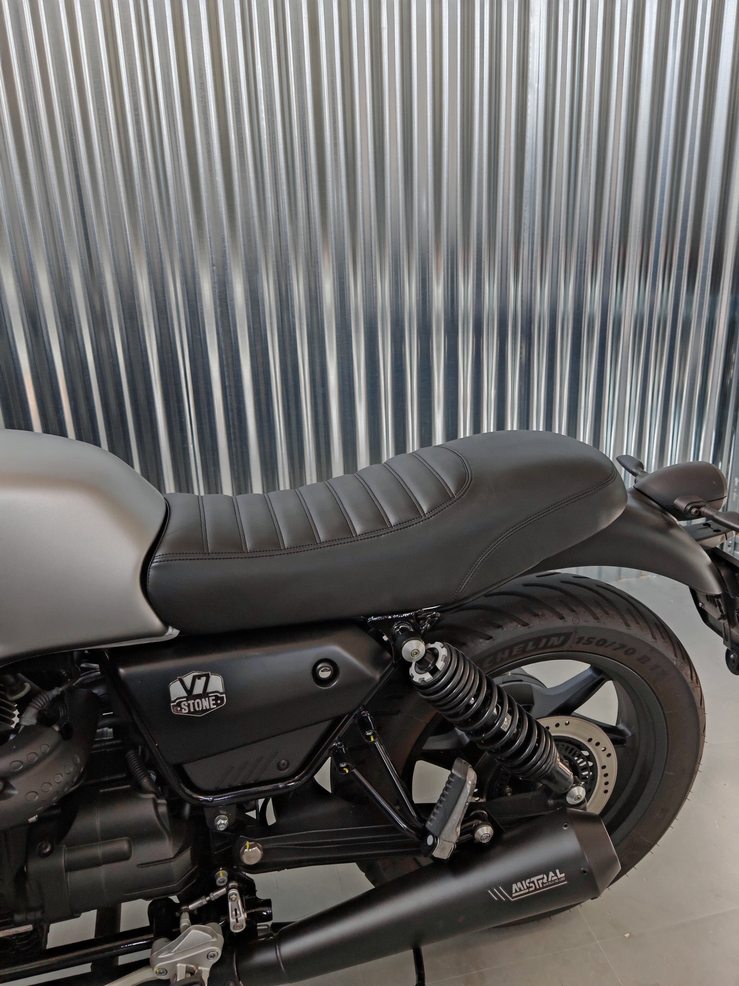 Slim Saddle V7 850