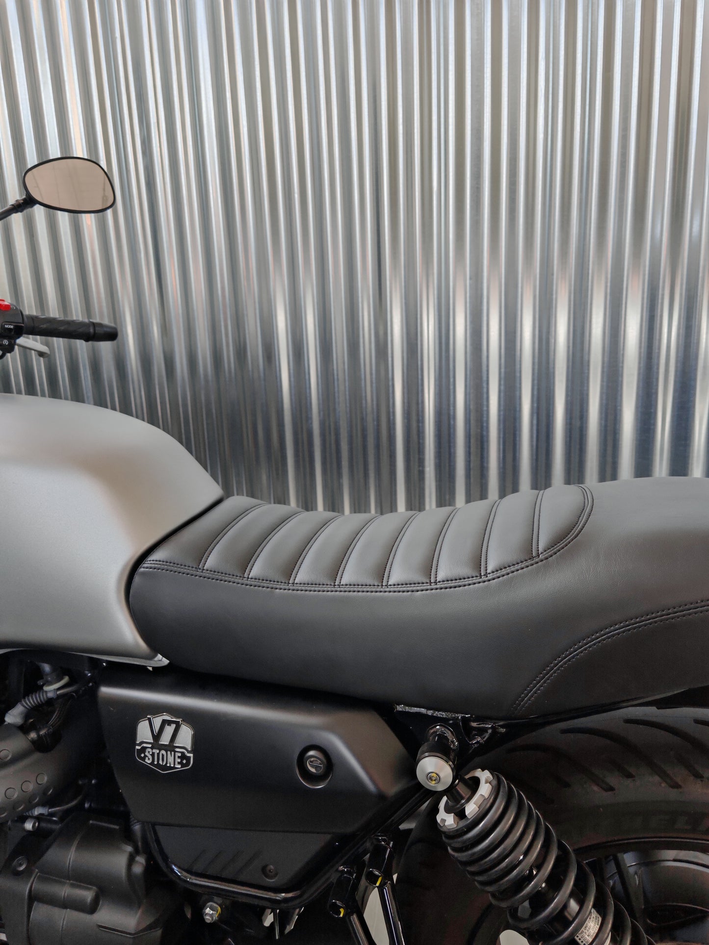Slim Saddle V7 850