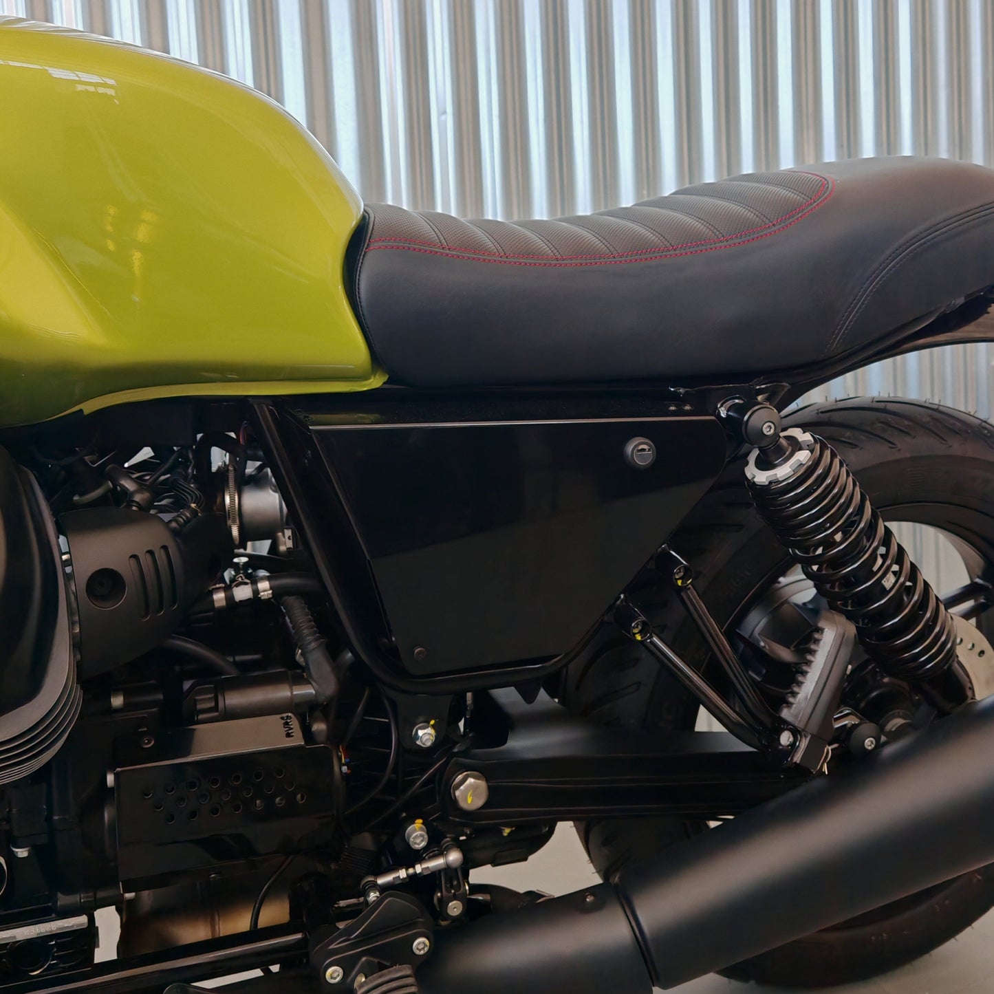 Fiancate laterali in alluminio V7 850 E5+