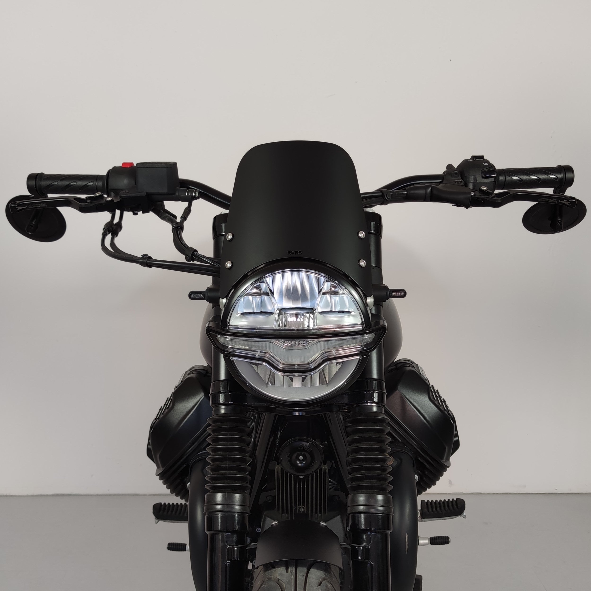 moto guzzi V7 メーターバイザー/フロントカウル　アルミ製 Aluminium windshield V7 850 E5 | E5 + – RVRS MOTO