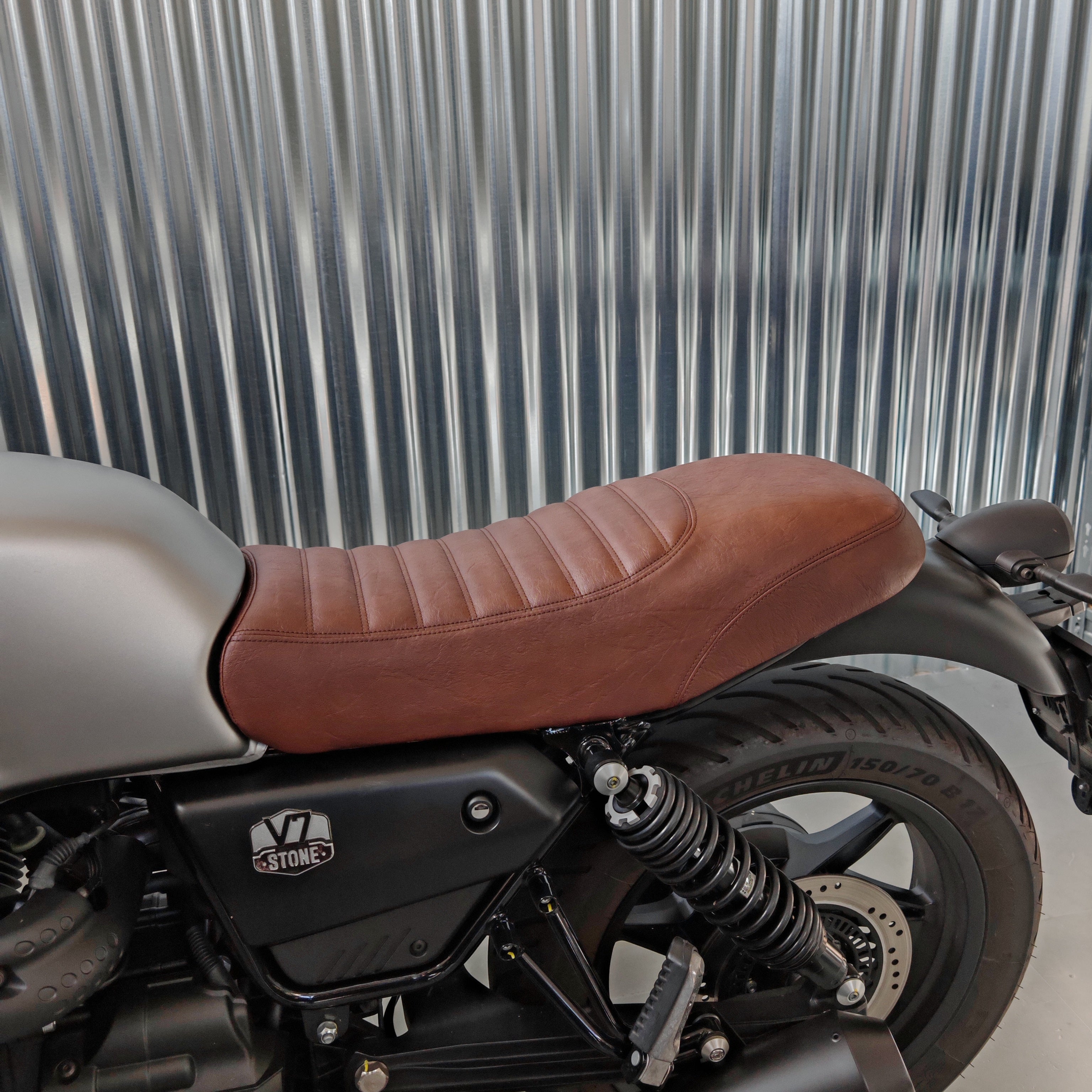 Slim Saddle V7 850 – RVRS MOTO