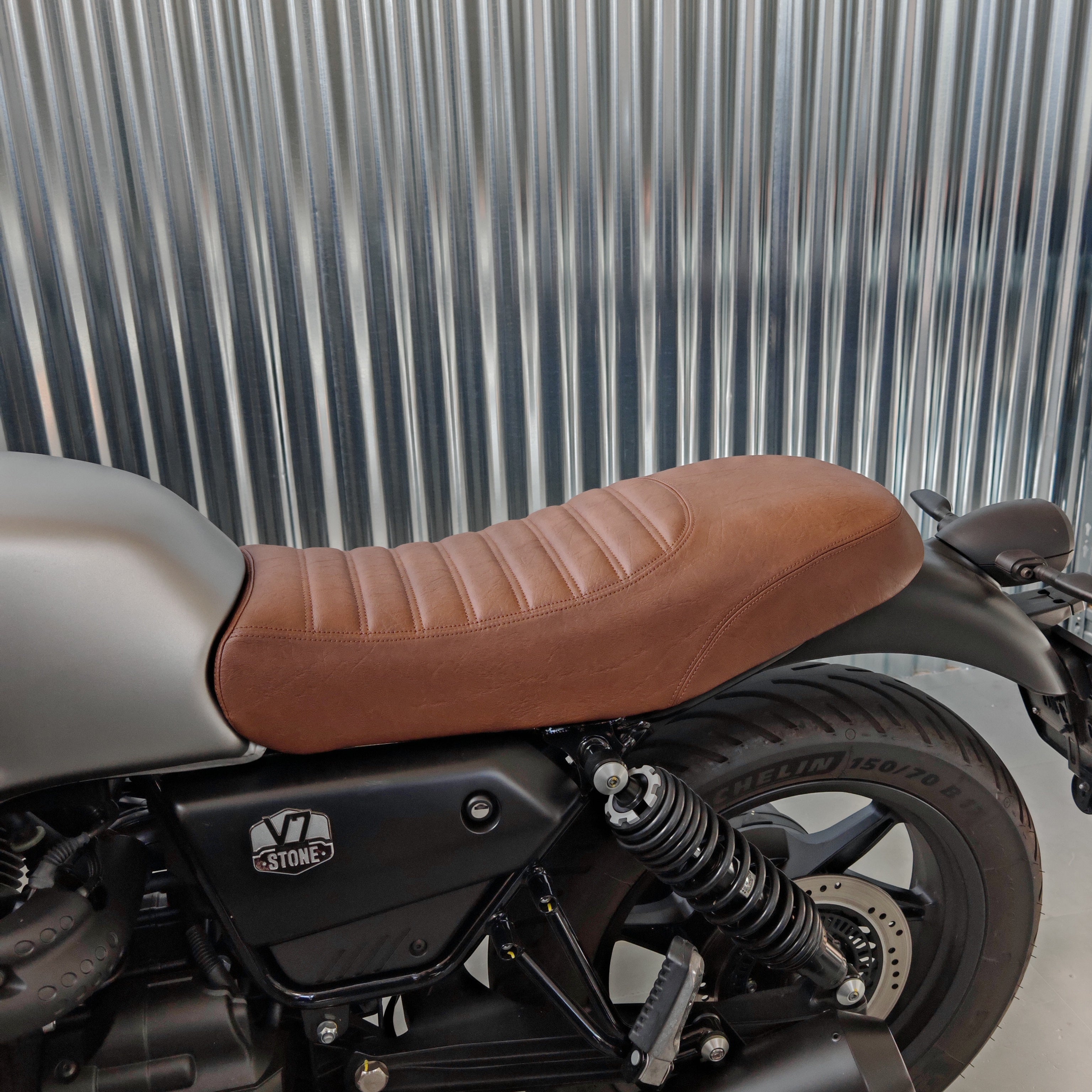 Slim Saddle V7 850 – RVRS MOTO
