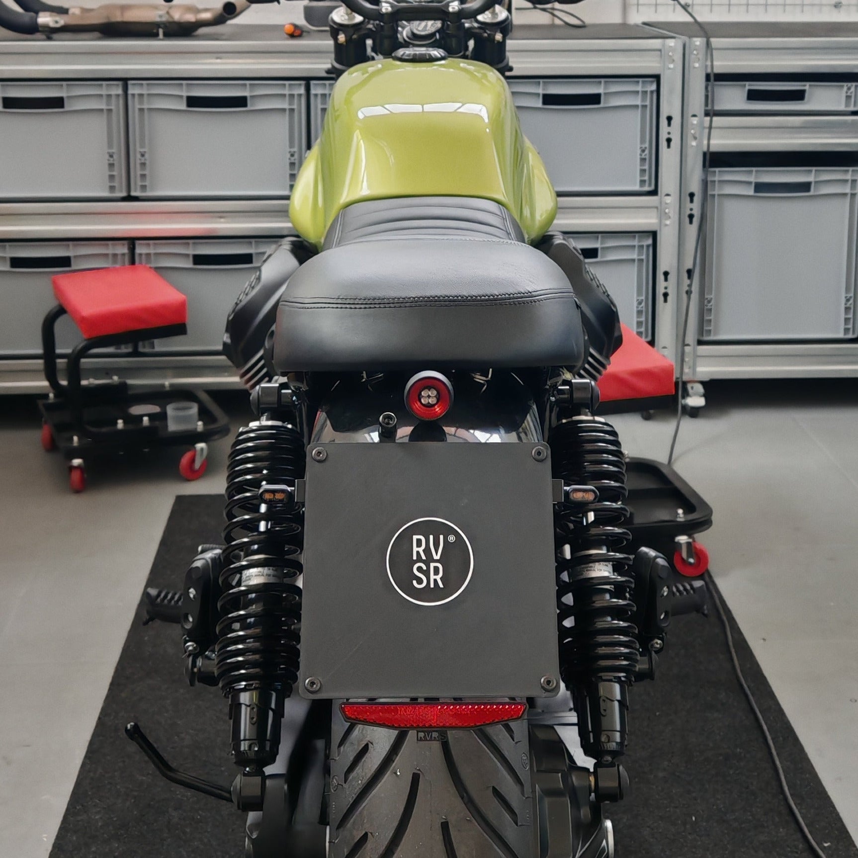 Moto Guzzi v7 Stone 850 純正 リアフェンダー Rear fender with headlight Curry V7 850 – RVRS MOTO